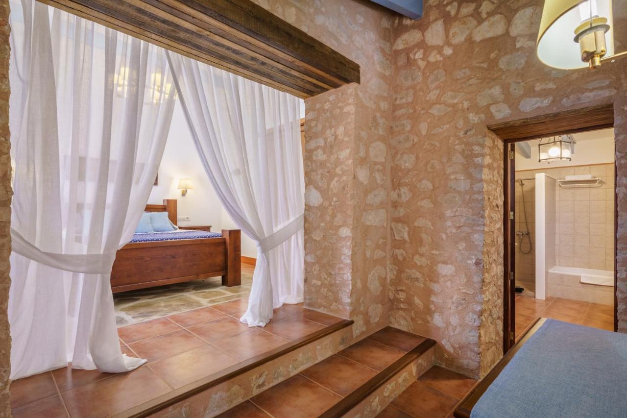 Son Monserrat, بيترا المظهر الخارجي الصورة